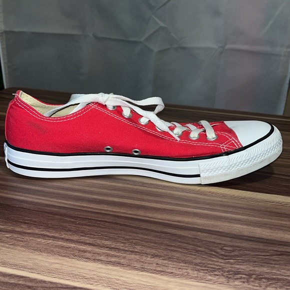 Red Converse sneakers - Picture 3 of 13
